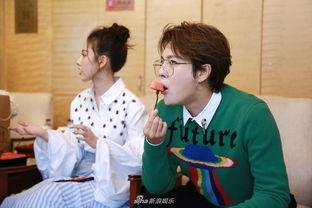 吃瓜娱乐照片,明星幕后吃瓜瞬间大曝光 第2张 吃瓜娱乐照片,明星幕后吃瓜瞬间大曝光 第2张